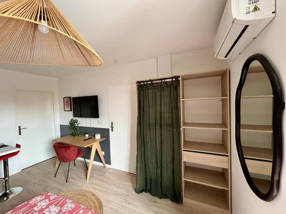 - Le 102 Apartment Roanne