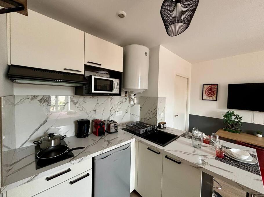 Apartment - Le 102 *