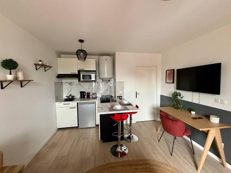 - Le 102 * Roanne