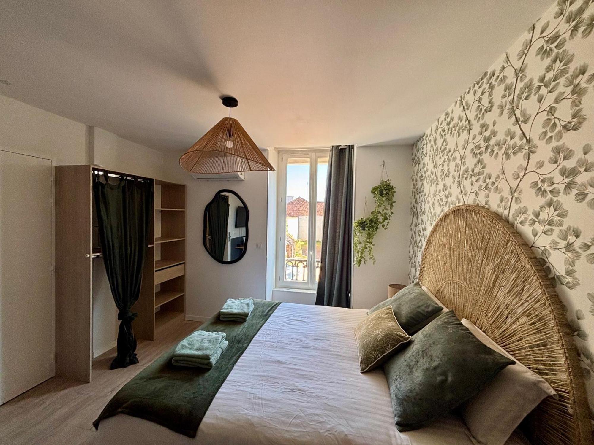 - Le 102 Apartment